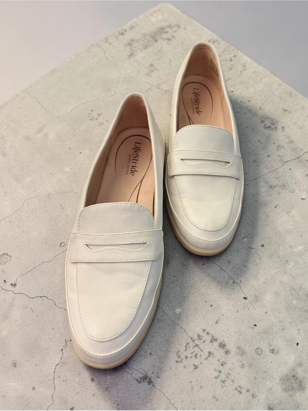 Life Stride Womens White Leather Penny Loafers  9.5